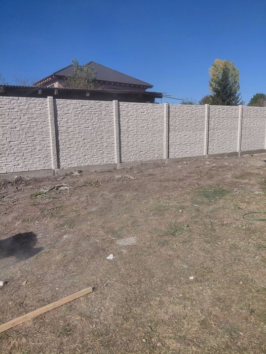 Producem si montam gard placi beton