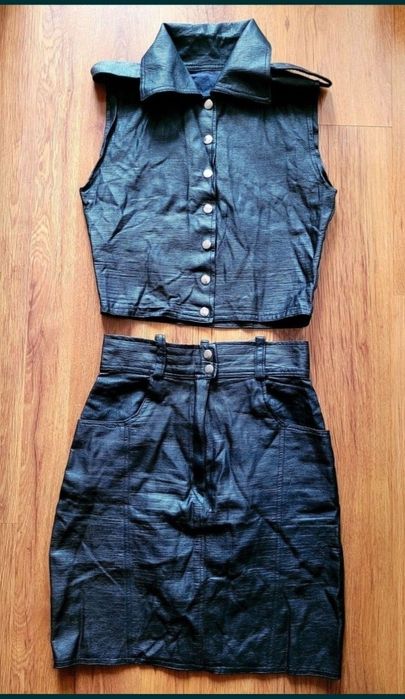 Комплект,имитиращ кожа,размер С.