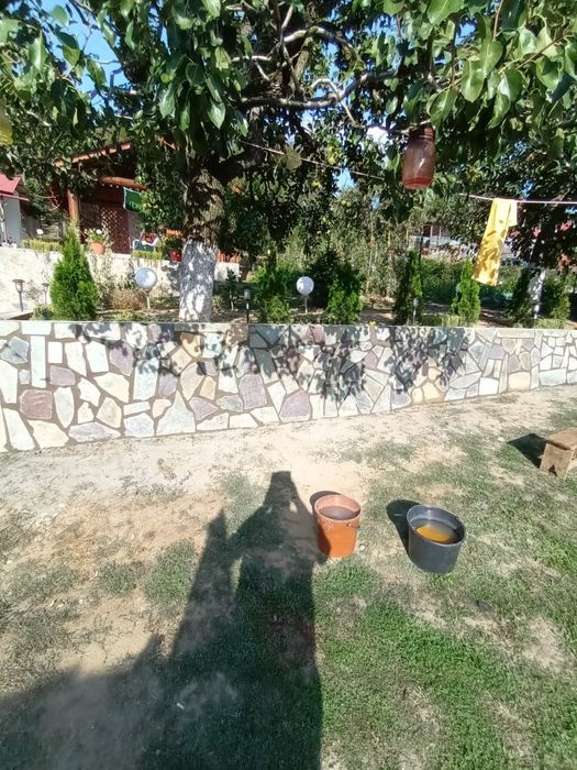 Vand și montez piatră de munte