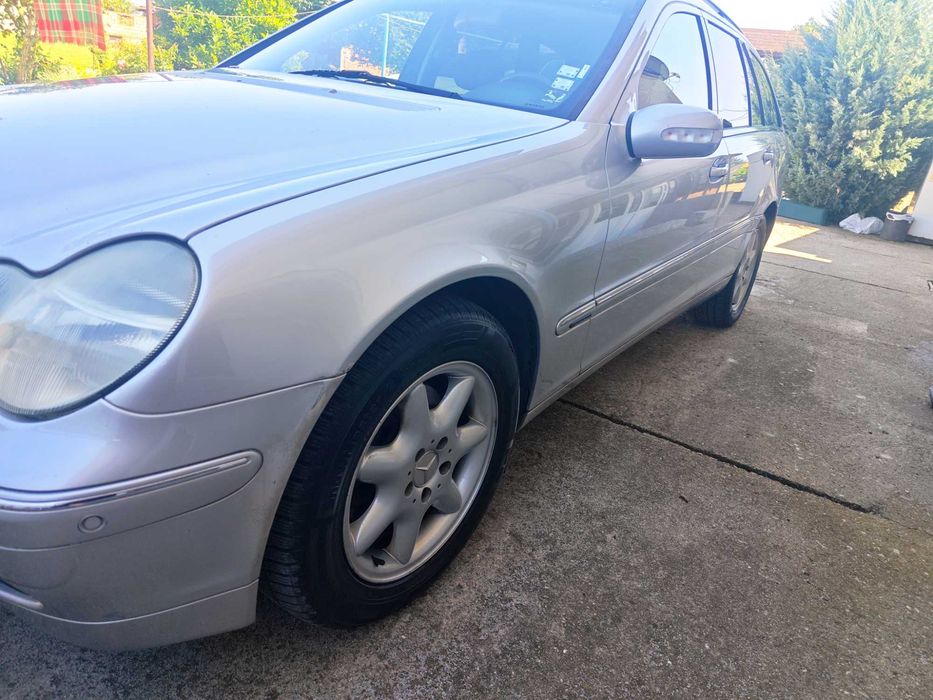Продава се лек автомобил Mercedes C 24, бензин, 2002г.0