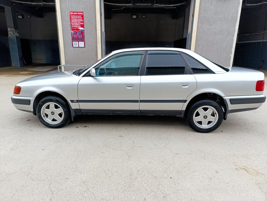 Продам Audi 100C4