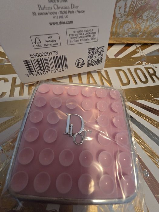 Нови и оригинални  аксесоари  от Диор