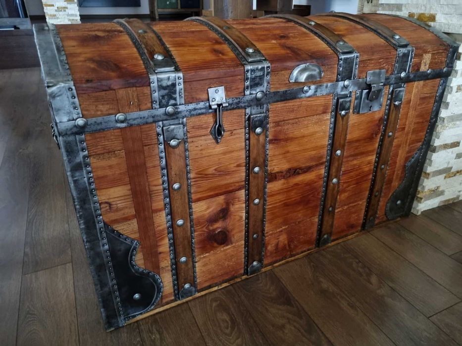 Стар дървен сандък/ракла/скрин