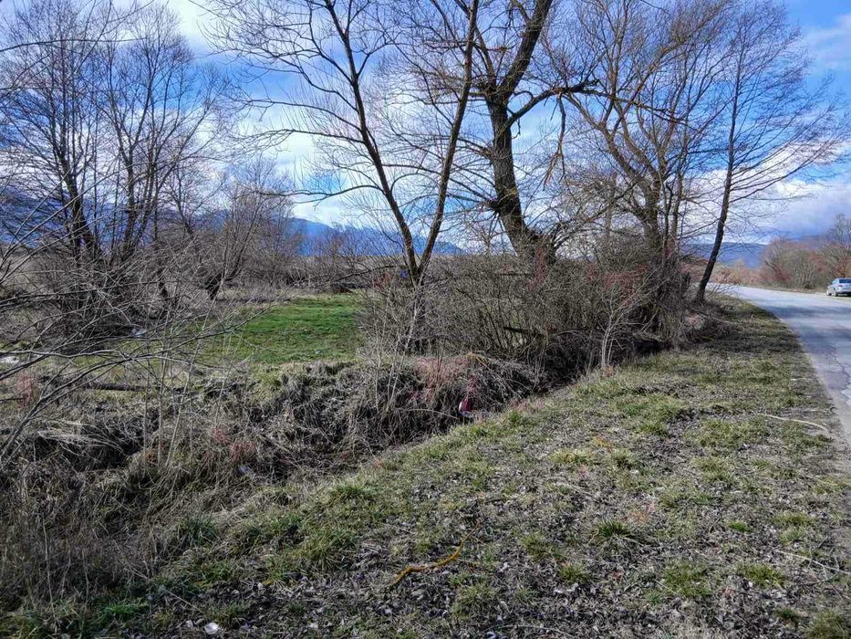 Земеделска земя с гледка към Пирин, разположена в село Баня