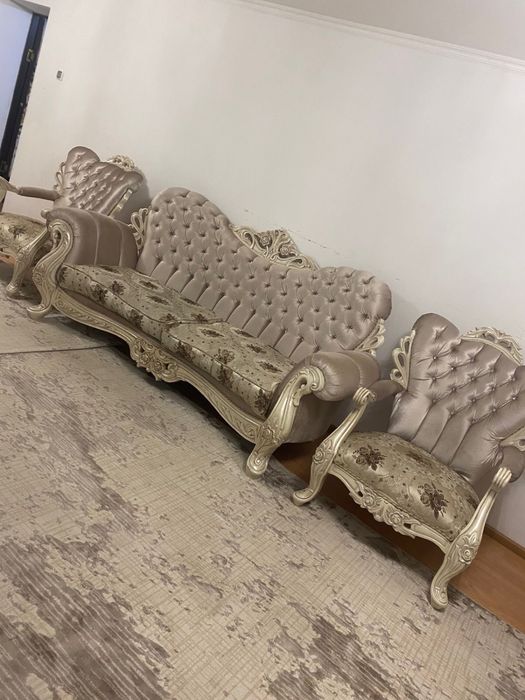 Диван в хорошем состоянии