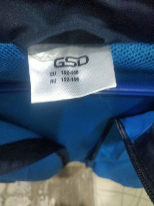 Продам спортивный костюм