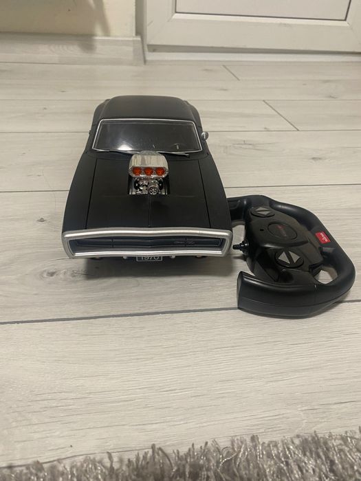 Кола Ферари и чарджър