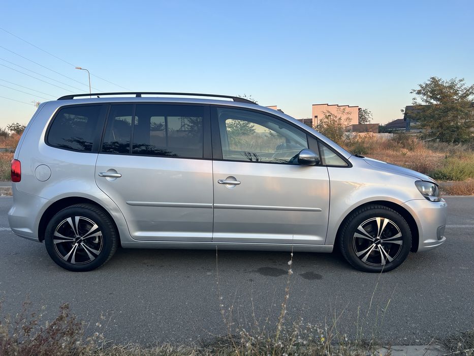 VOLKSWAGEN Touran 2012 — imagine 4