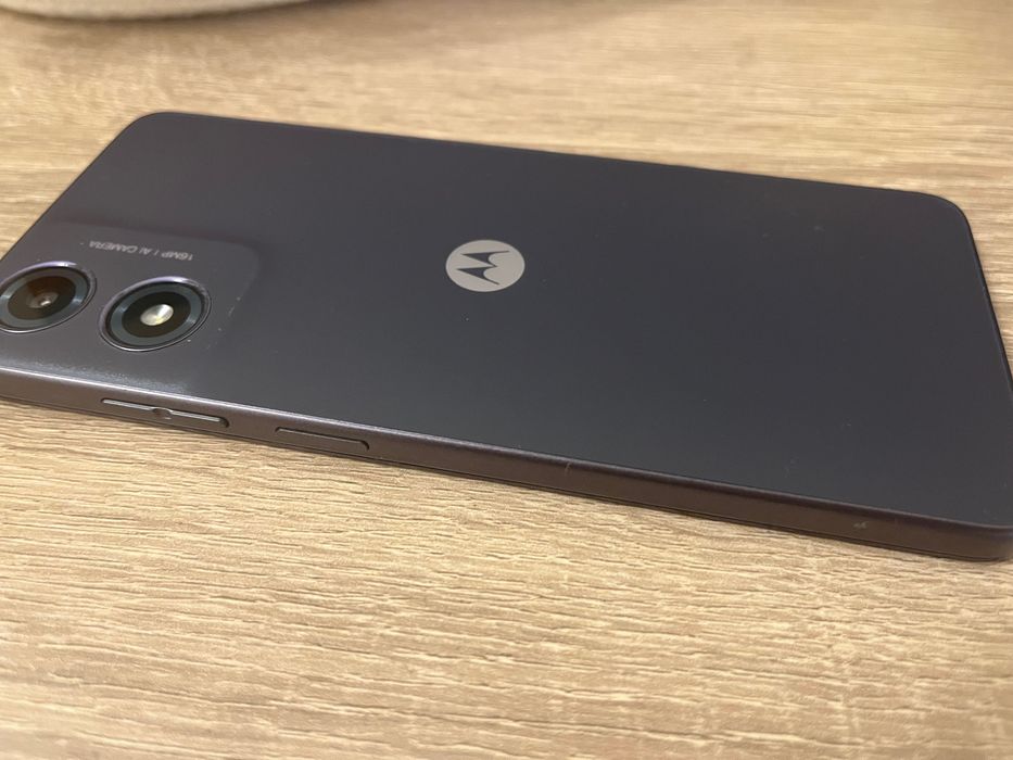 Motorola G04.