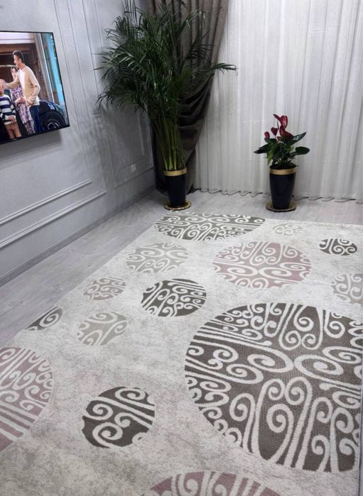 Ковры белого цвета с абстракциями