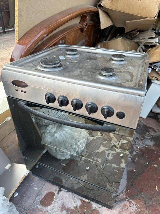 Продам газовую плиту