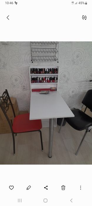 Продам 2 маникюрного столика.  Каждая по  10000. т