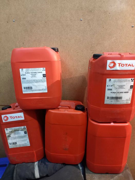 Канистры пластиковые 20л.