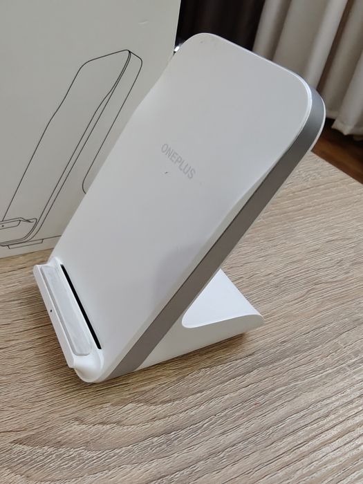 One plus warp charge 50 wireless charger