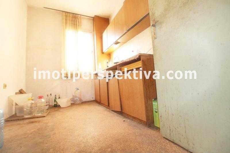 Продава се Тристаен апартамент в Пловдив, Кючук Париж - 68 кв.м за 1500 €/кв.м - Снимка #2