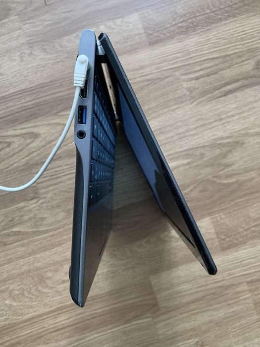 Laptop Acer ChromeOS display spart in rest este complet fara incarcato