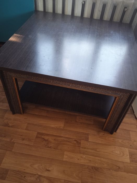 Горка и стол для дома.