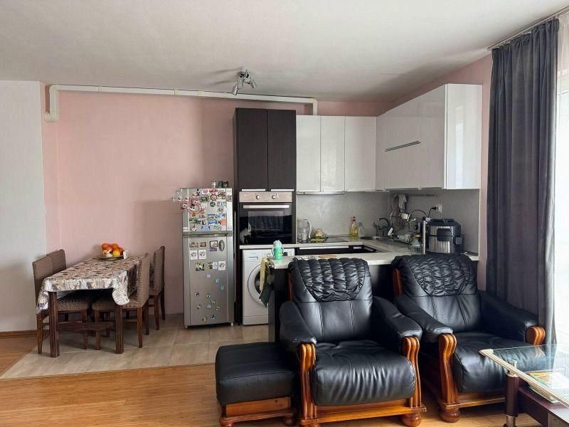 Дава се под наем Тристаен апартамент в София, Мусагеница - 80 кв.м за 614 € - Снимка #1