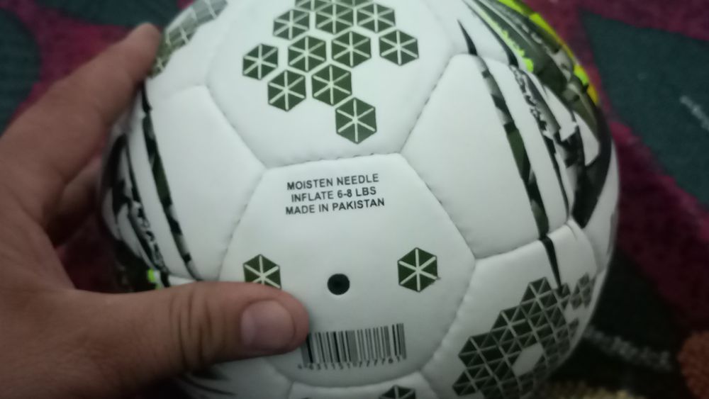 Футбол тўплари сотилади покистонда ишлаб чиқарилган янги 2 дона