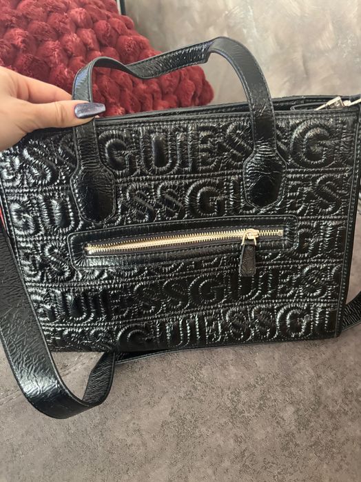 Нова Guess чанта