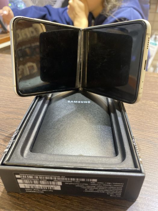 Galaxy Z flip3 5g