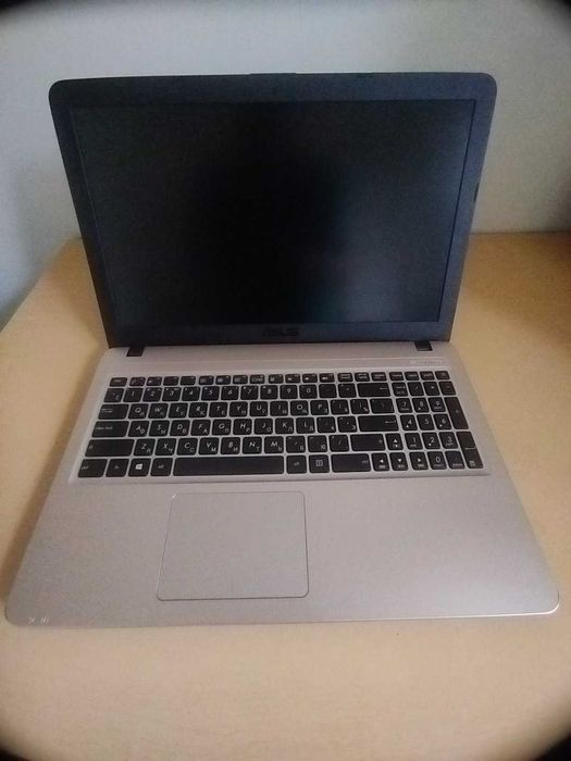 Asus noutbuk sotiladi