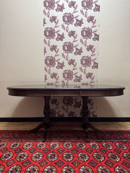 Stol-stul komplekt sotiladi