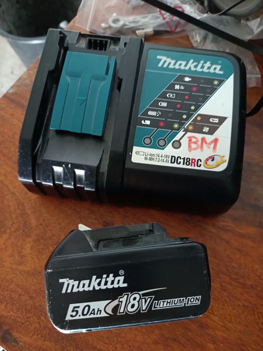 Makita  incarcator+ baterie