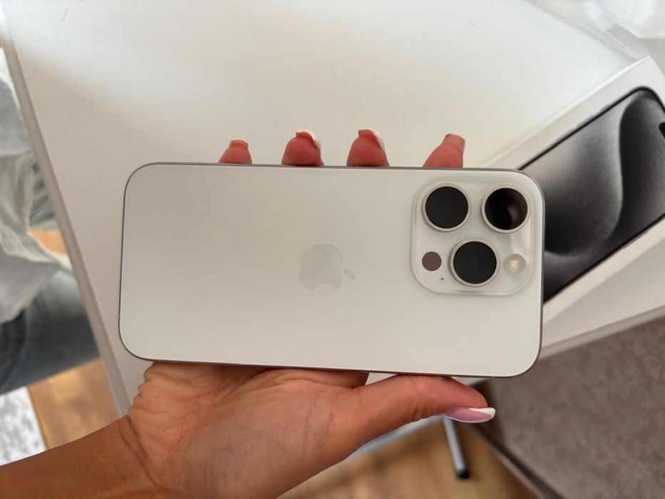 Продам телефон Iphone 15 Pro