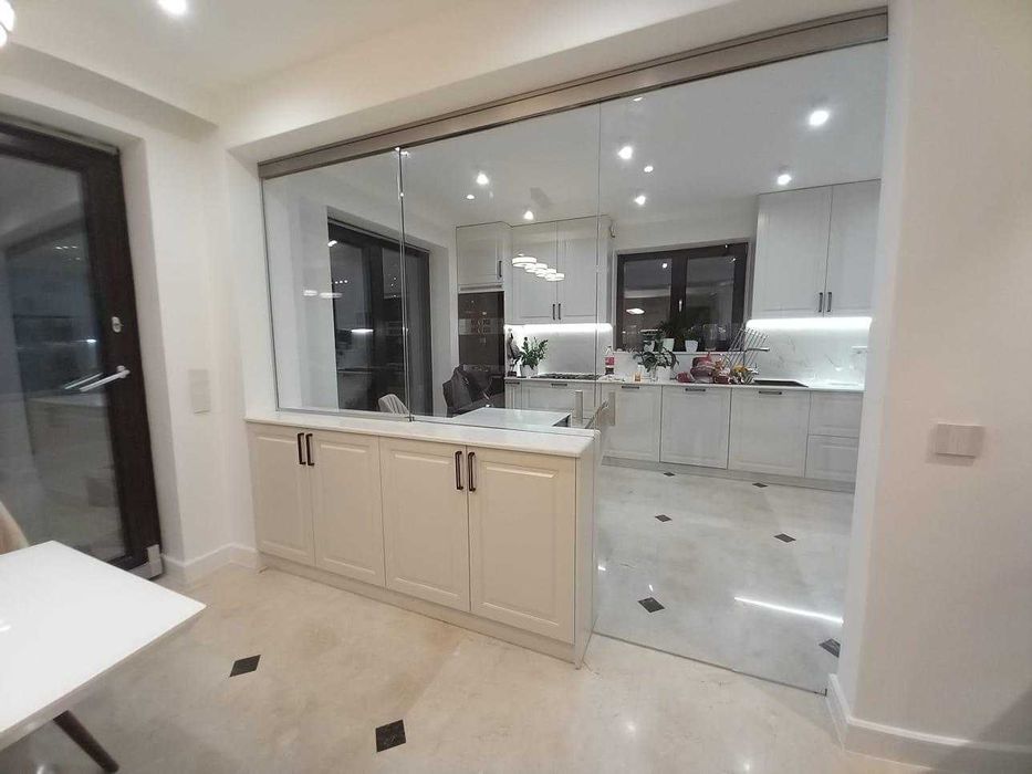 Usi din sticla securizata,  copartimentari