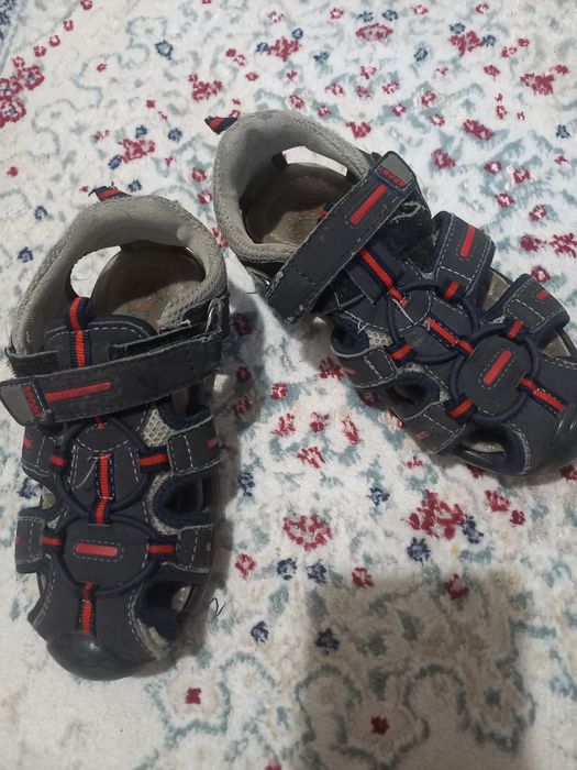 Продам сандалики