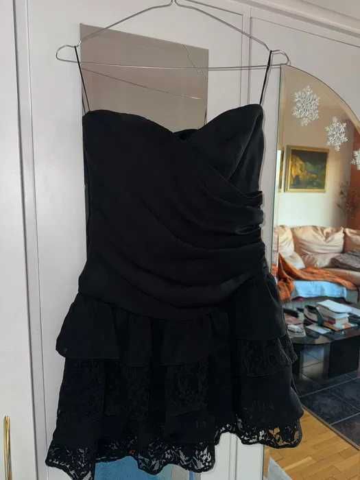 Малка черна рокля
