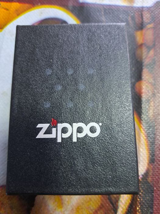 Vând bricheta Zippo