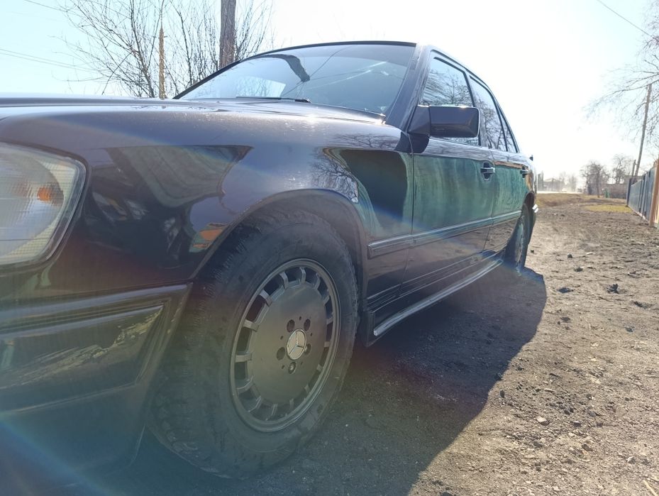 Продам мерс 124 .