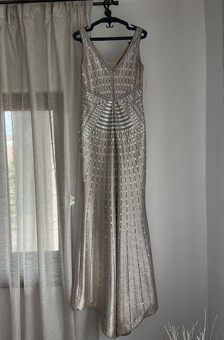 Rochie elegantă cu pietricele, mărimea M.