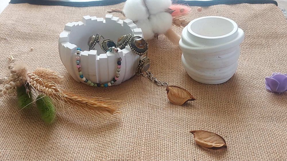 Декорация за дома | съдове и свещници