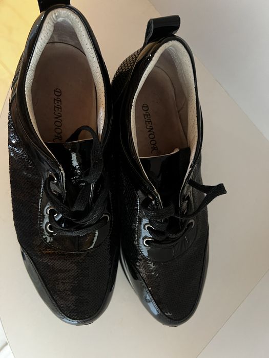 Продам кроссовки