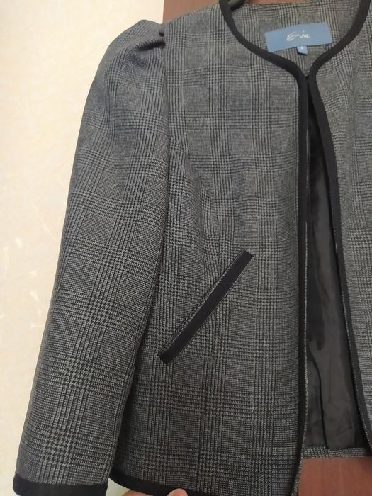 Женский пиджак на стройных девушек