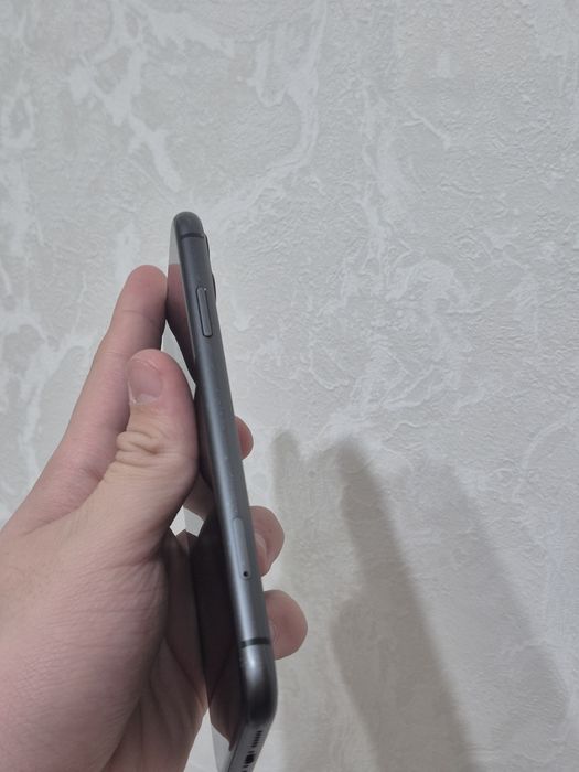 iPhone 11 64GB — хорошее состояние, акб 72%