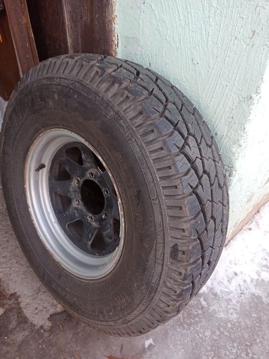 Продам диски с резиной на внедорожник.