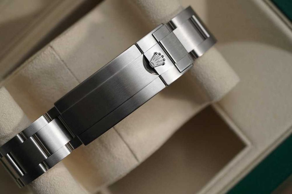 Rolex Submariner Date HULK 40mm Ceramic Green Dial - 116610LV