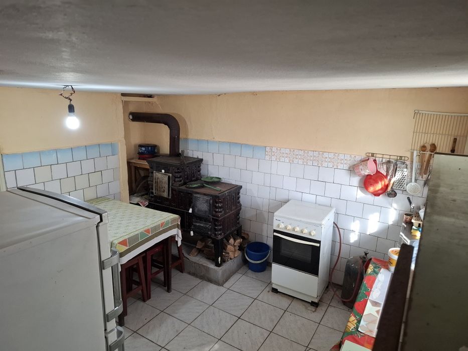 Casa la curte Lalosu  Portaresti Valcea de vanzare