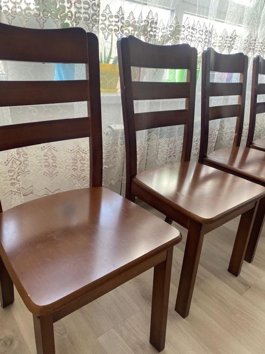 Стол со стульями