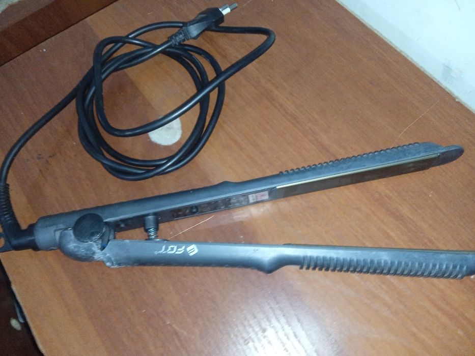 Утюг для волос все работает состояния отличное сломан