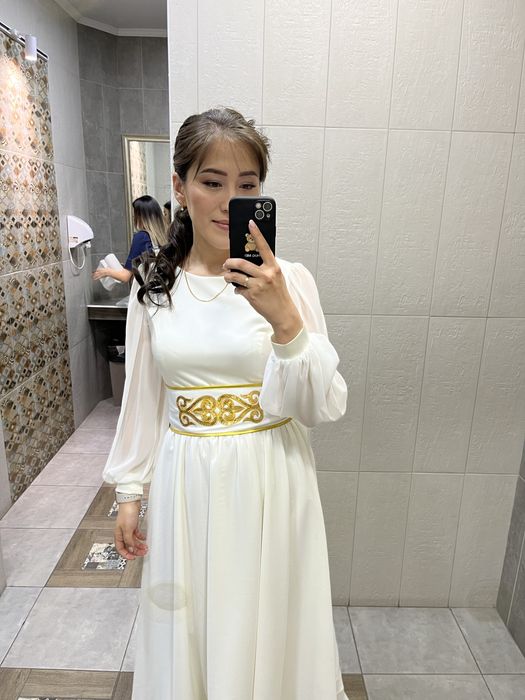 Белое платье