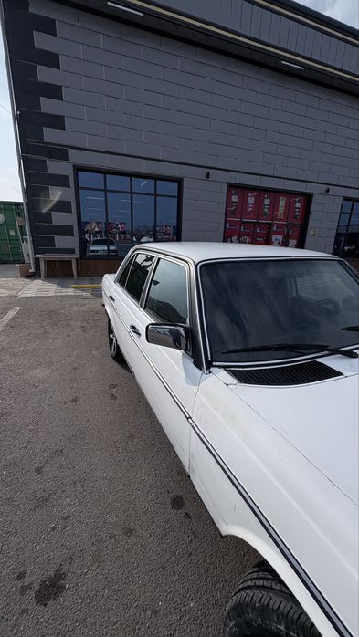 Мерседес Е.123 бензин -газ2,3л