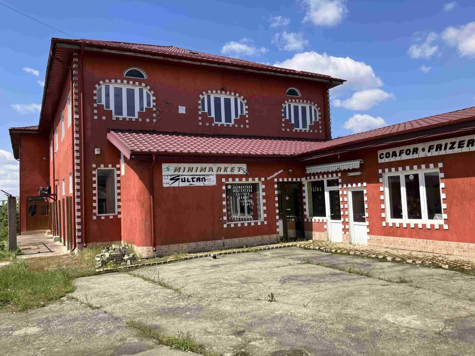 Casa plus spatii comerciale plus teren