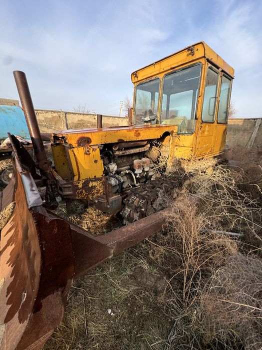 трактор ДТ-75 сатылады лопатамен