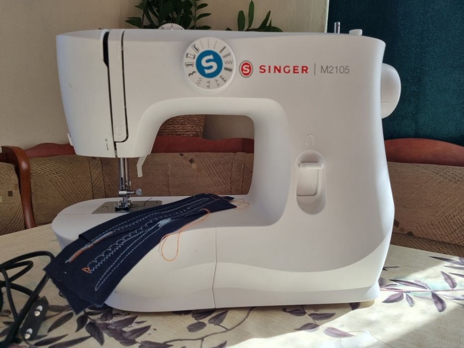 Masina de cusut Singer M2105