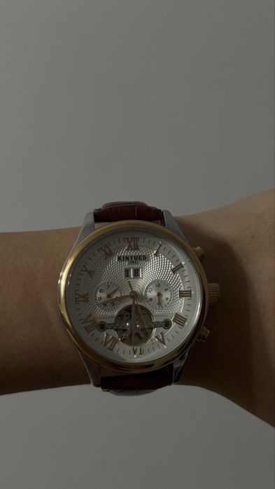 Часы кожаные Kinyued